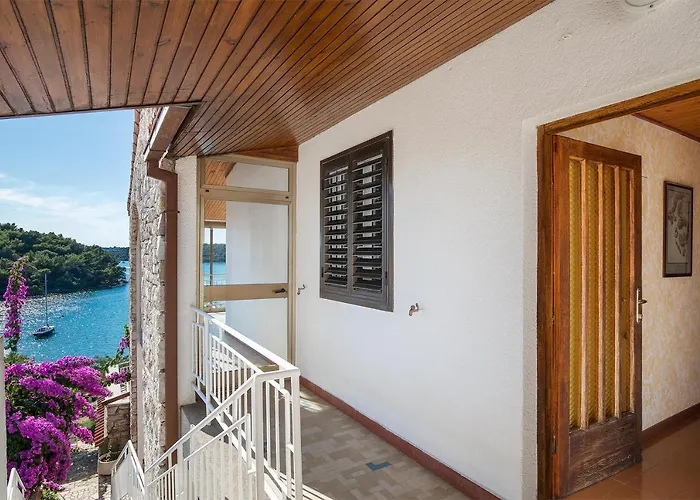 La Casa Ingrid - Beach Front Banjole