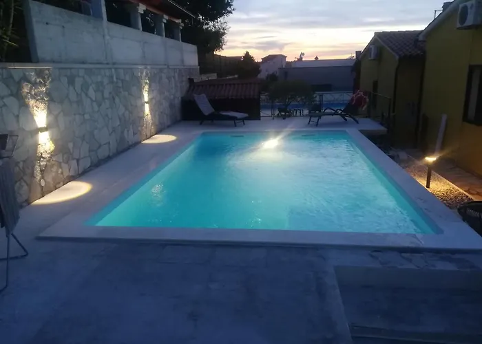 Kamenjak Volme, Cousy House With Pool
