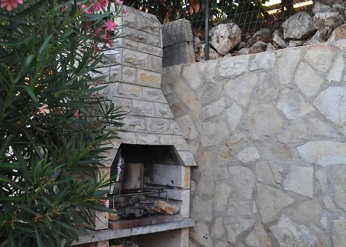 Kamenjak Volme, Cousy House With Pool