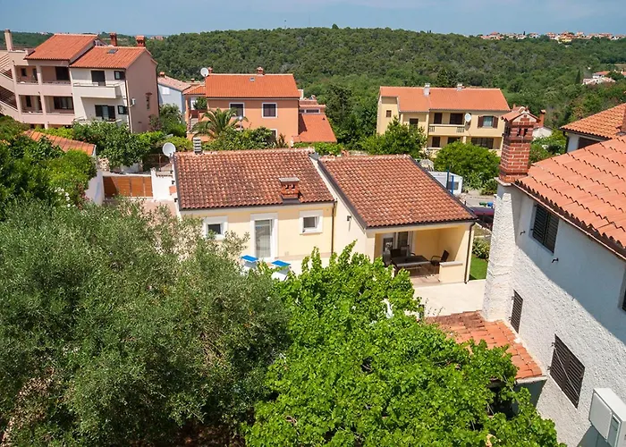 Villa Manuela Near Medulin With Private Heated Pool Only 500 Meters From Beach