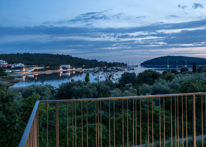 Villa Bay II Near Medulin For 9 People With Heated Pool - Playground & Whirpool Only 100 Meters From The Beach