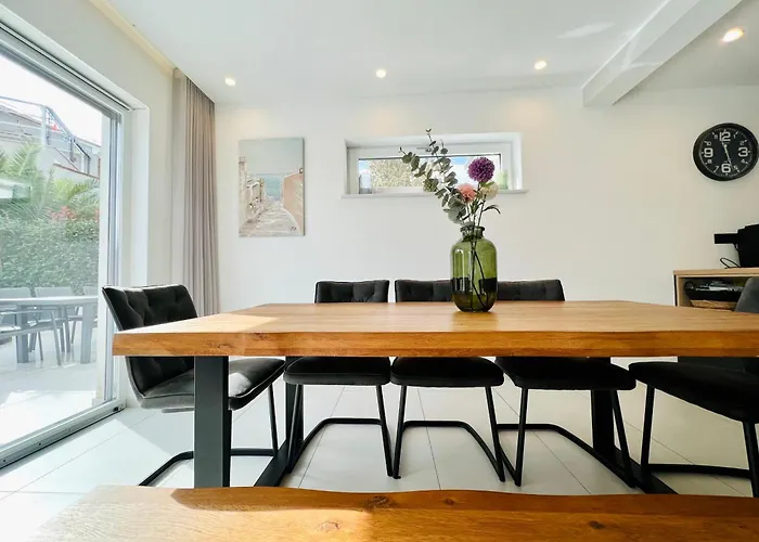 Villa Joka With Heated Pool And Huge Roof Top Terrace