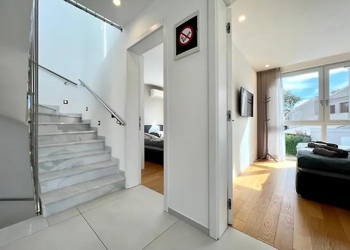Villa Joka With Heated Pool And Huge Roof Top Terrace